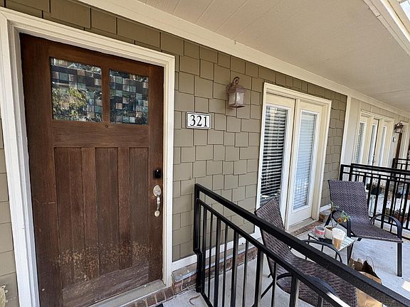 3rd image of 833 Old Greenville Hwy APT 321