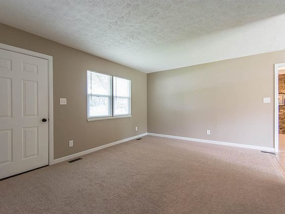 3rd image of 446 S Poplar Dr