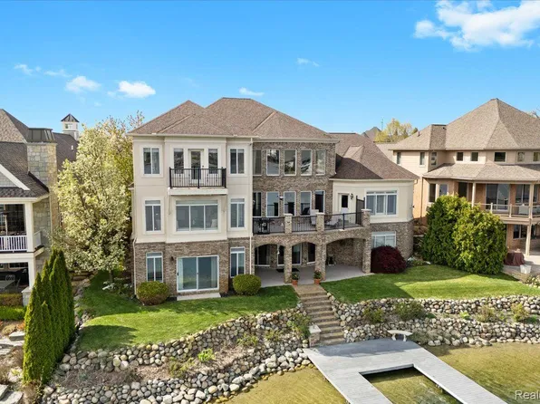 8393 Boulder Shores Dr, South Lyon, MI 48178