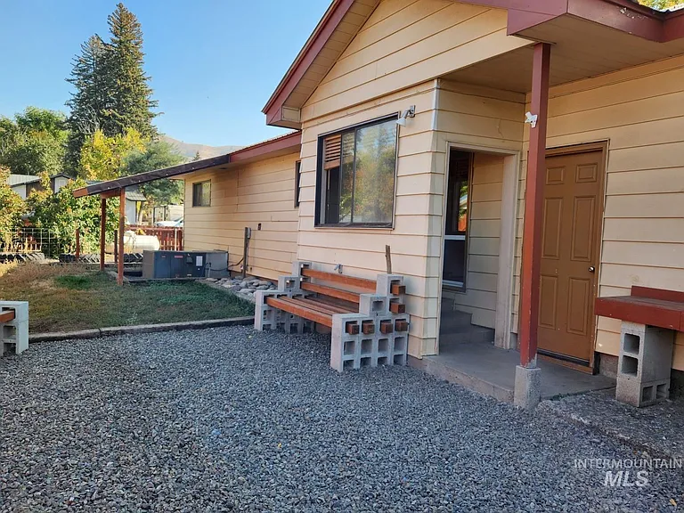 106 E Whiteley Ave — Photo 7