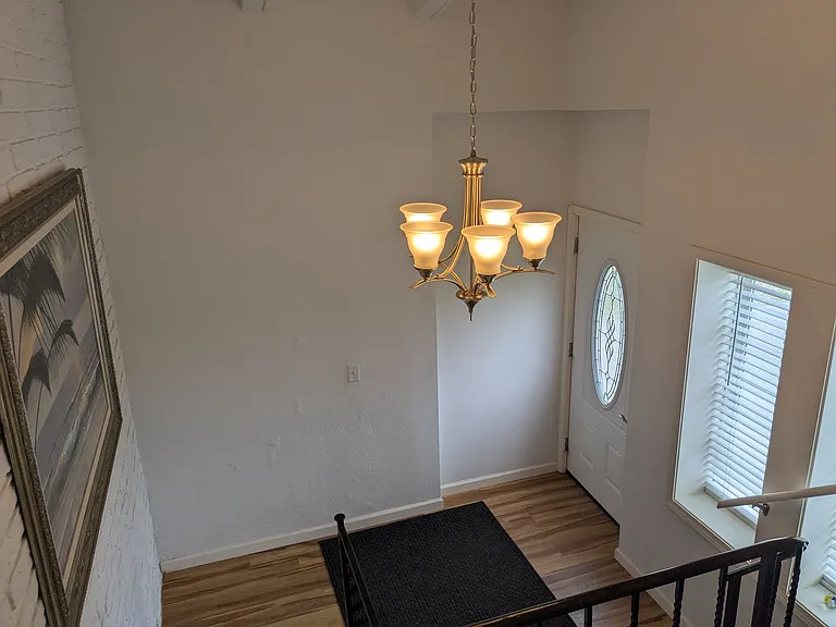 1726 W 8th St — Photo 9