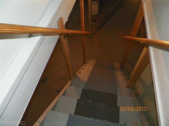 4th image of 100 Haines St