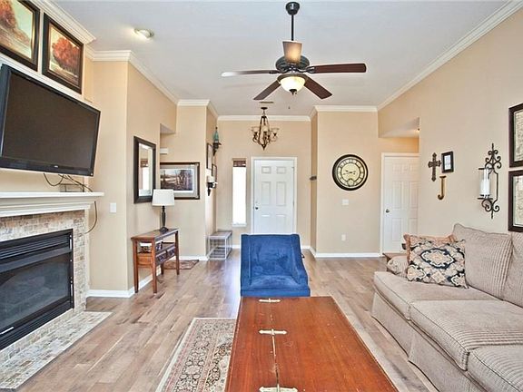 4th image of 1062 S Liberty Dr