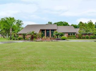 55 Cherrywood Ct, Lake Jackson, TX 77566