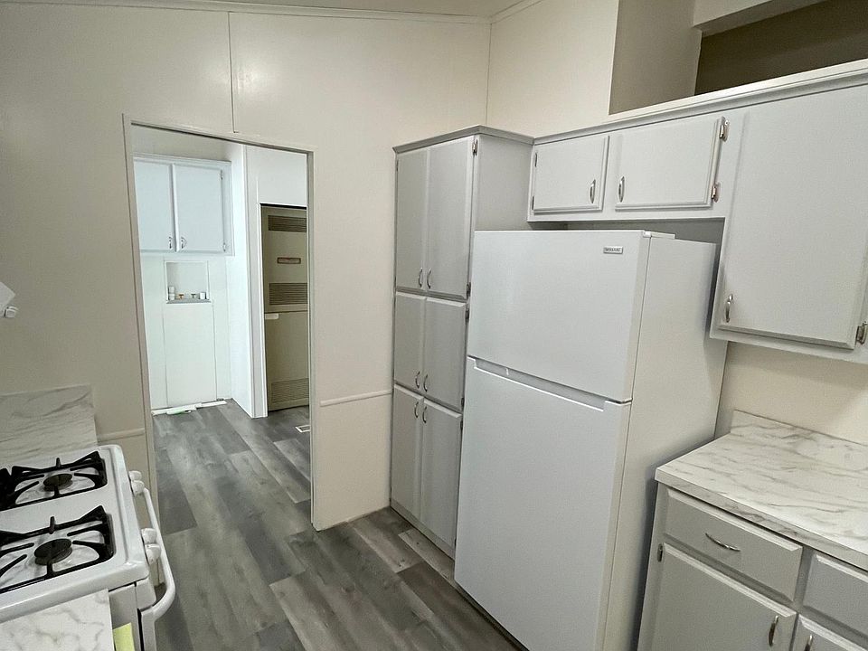 1st image of 1071 Holly St