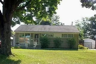 1042 Wiltshire Rd photo 1
