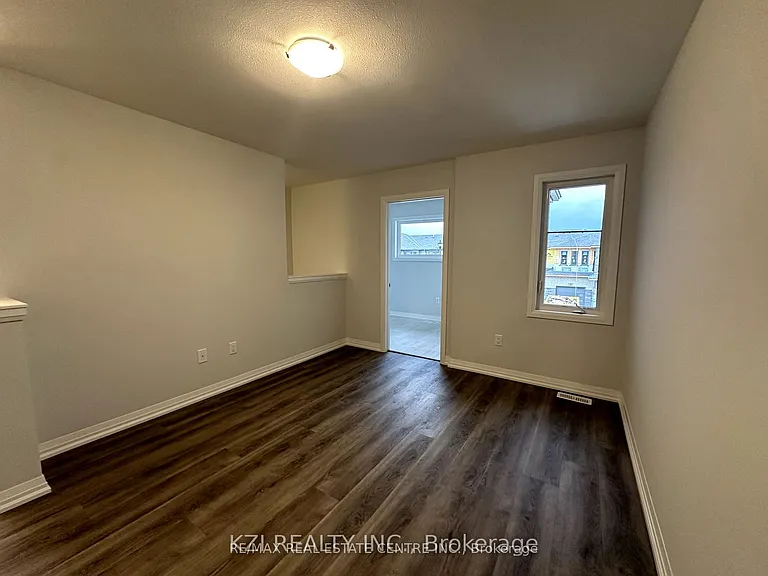 27 Samuel Ave — Photo 15