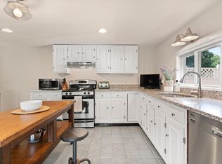15 Boardman St, Amesbury, MA 01913