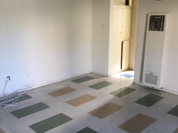 2nd image of 422 N Chandler Ave APT I