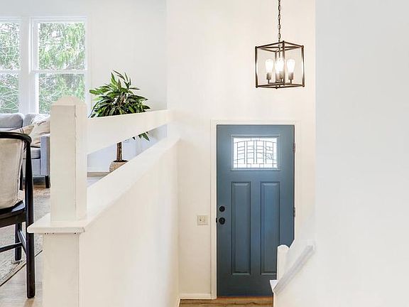 3rd image of 532 Kingston Rd