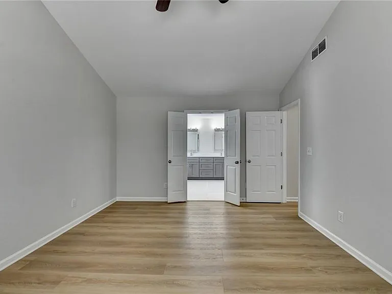 340 Waddington Trl — Photo 43