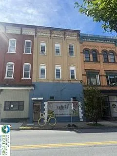 2 bed, 1.0 bath, 900 sqft, $1,700 — Photo 1