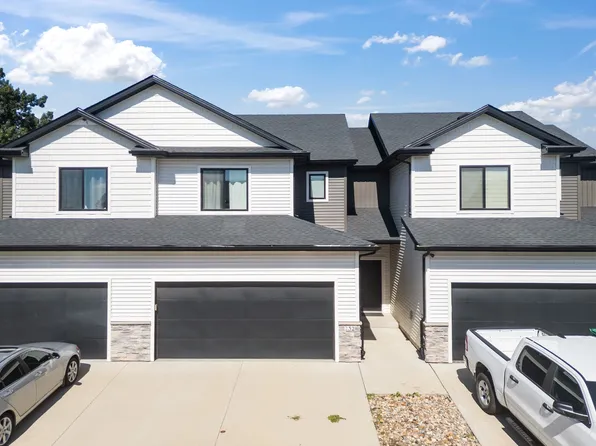 232 Bristlecone Dr, Pleasant Hill, IA 50327