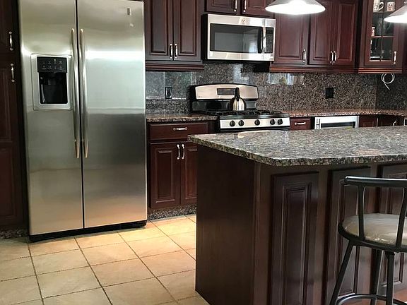 4th image of 51 Pheasant Ln