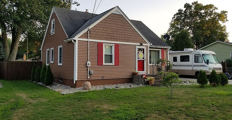 2nd image of 3684 Barker St