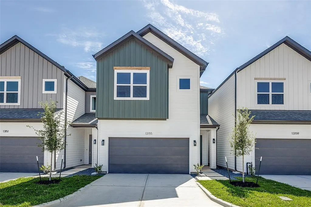 3 bed, 2.5 bath, 1512 sqft, $2,200 — Photo 1