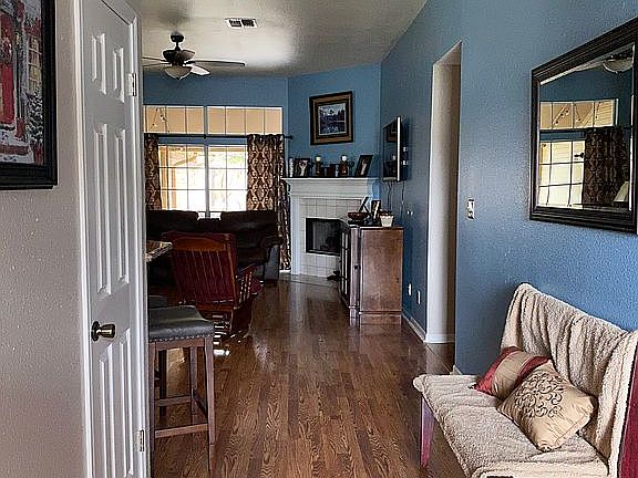 3rd image of 402 Ashland Crk