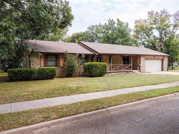 624 N 15th St, Independence, KS 67301