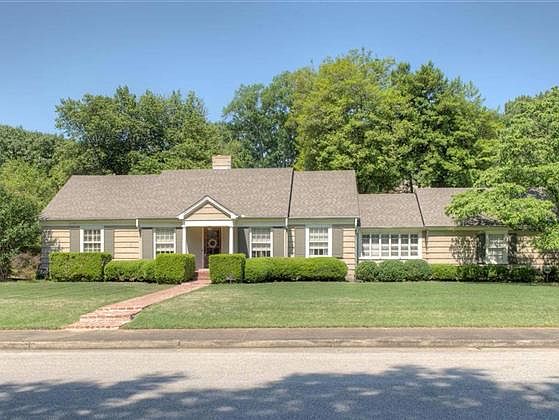 1st image of 385 Woodmere Ln