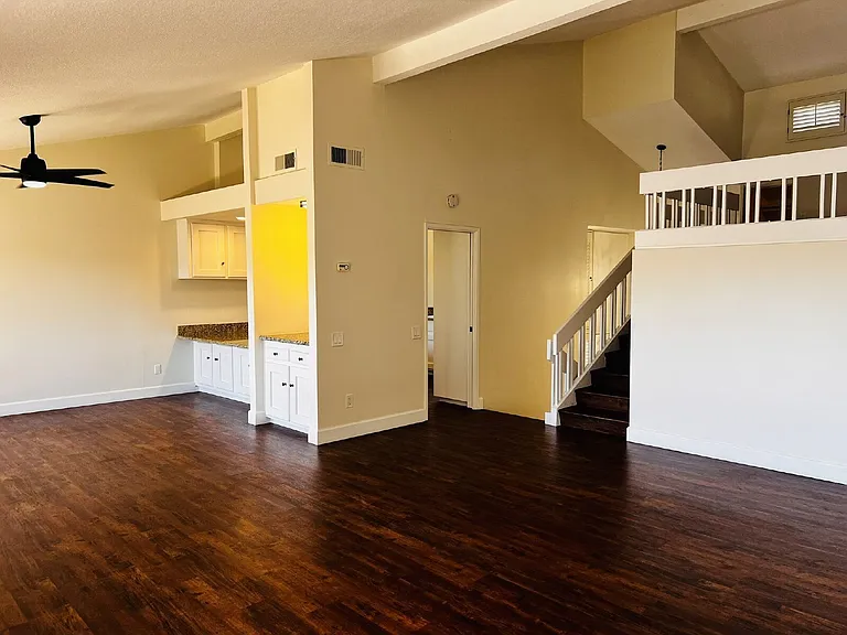 2204 Plaza De Las Flores — Photo 6