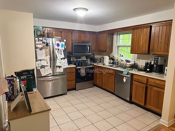 3rd image of 331 Knob Hill Dr