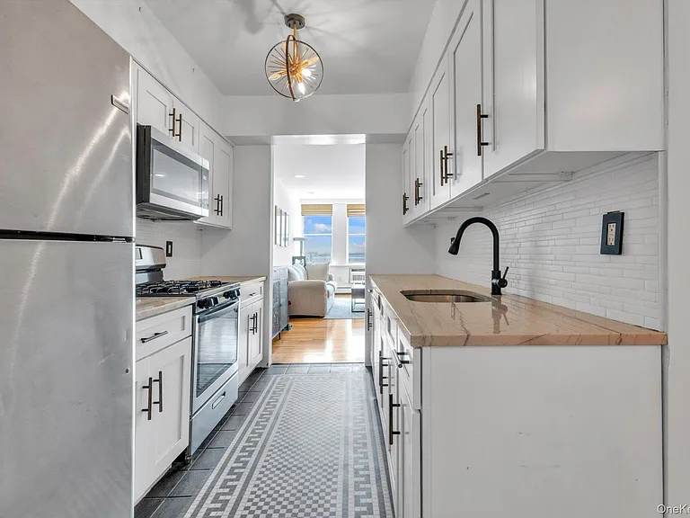25 W Broadway #207 — Photo 7