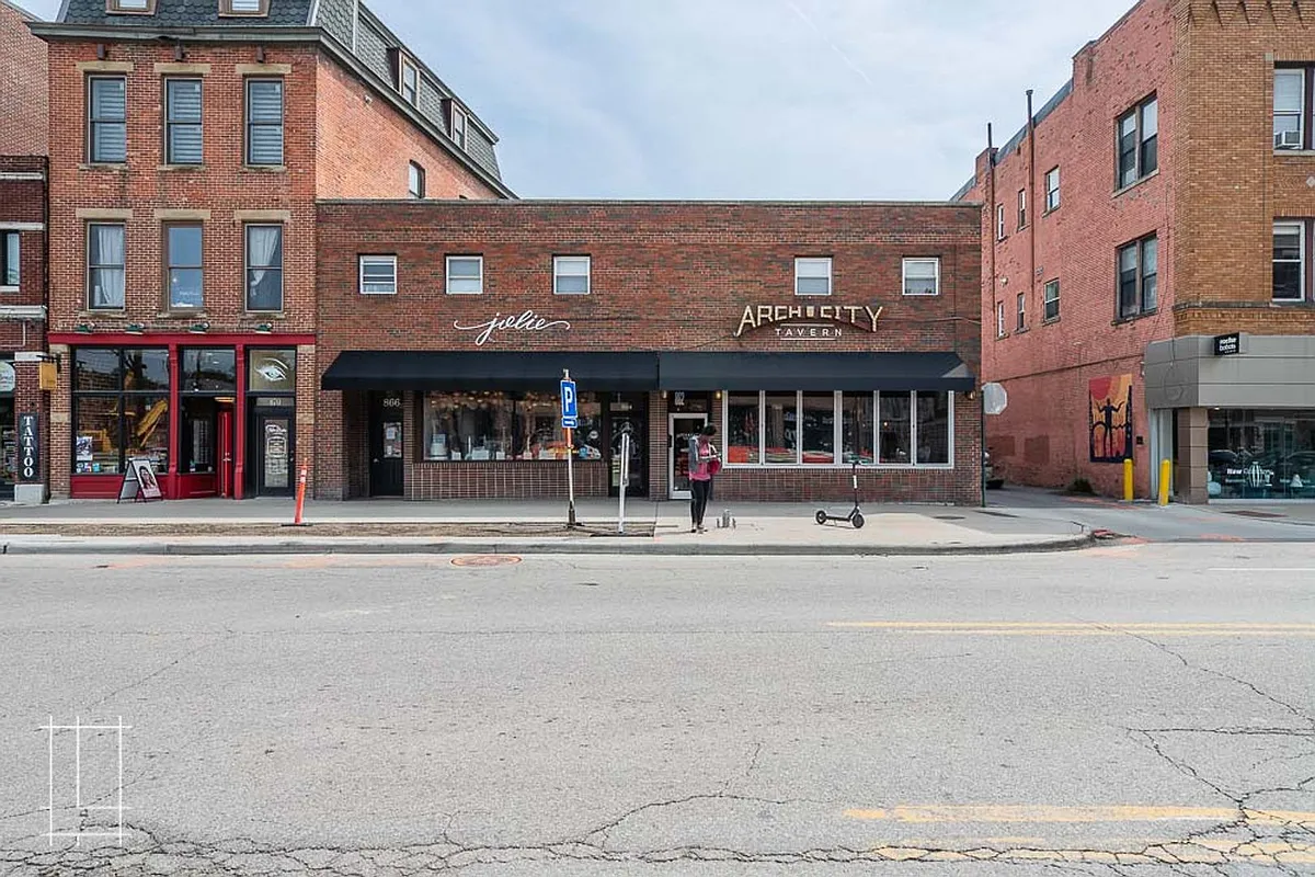 Building Photo - 866 N. High St.