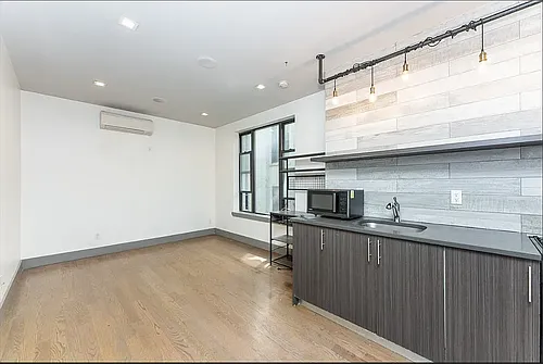 1649 Summerfield St #2A Photo 1