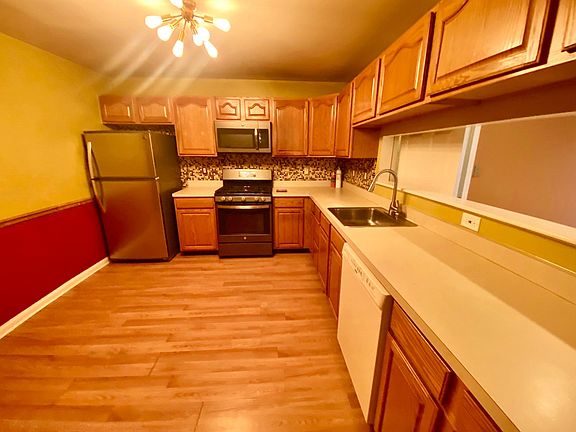 2nd image of 39 Cypress St