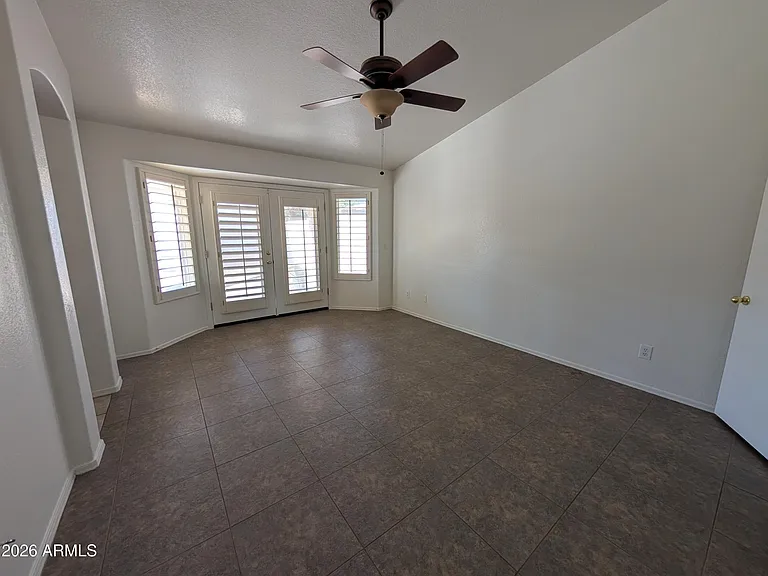 8918 W Paradise Ln — Photo 5