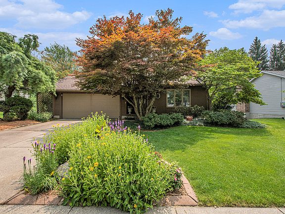 2nd image of 4770 E Meadows Dr SE