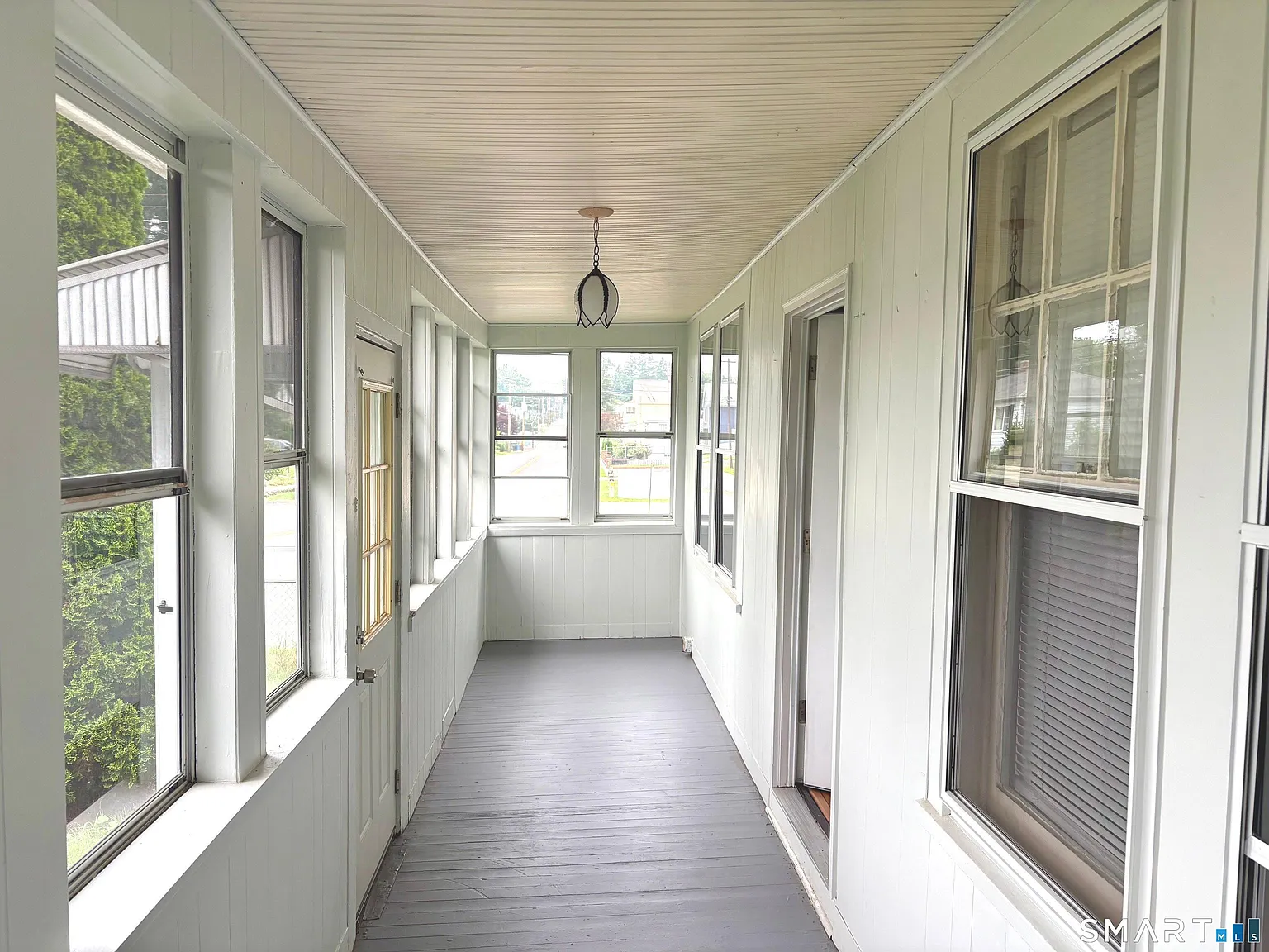 4 bed, 1.5 bath, 1092 sqft, $2,400 — Photo 2