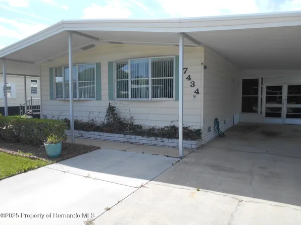 7434 Dinsmore St, Brooksville, FL 34613