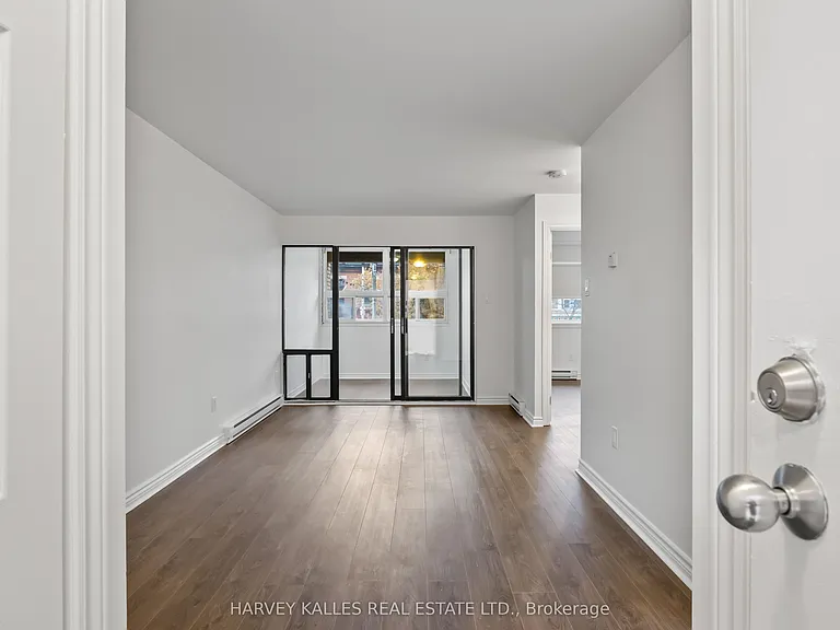 353 Queen St W #10 — Photo 1
