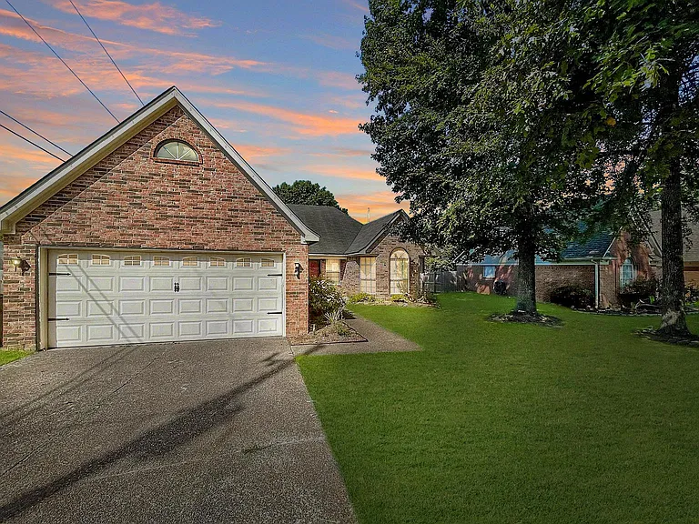 3903 Black Walnut Dr — Photo 2