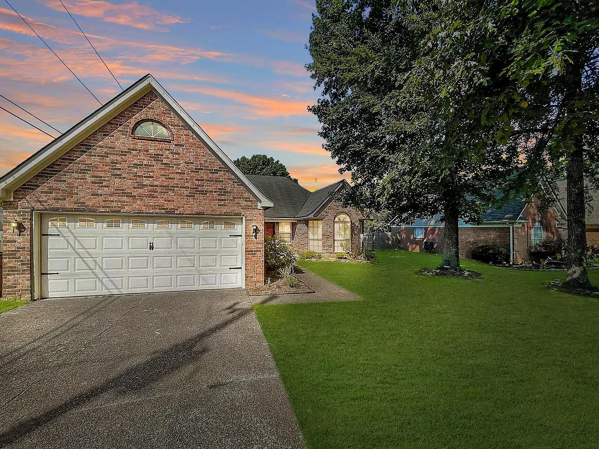 Building Photo - 3903 Black Walnut Dr