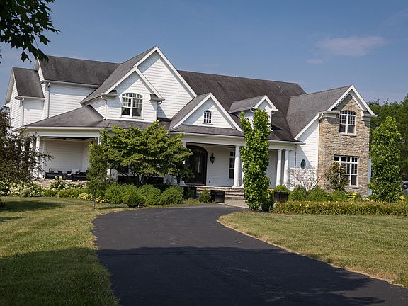 3rd image of 525 Lucas Ln