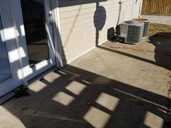 2nd image of 718 Demaret Dr #A