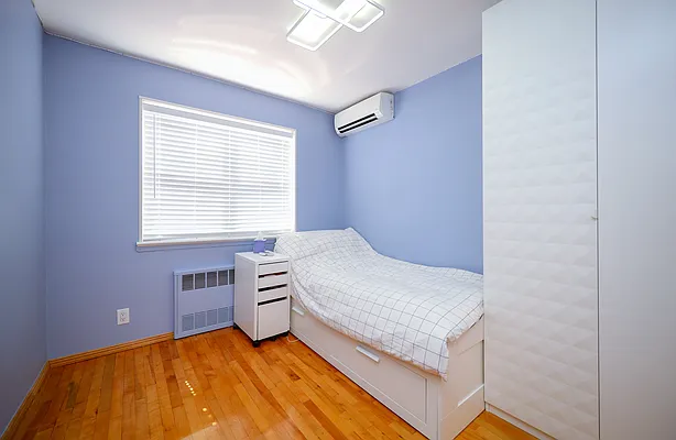 Sold by Momentum Real Estate LLC | media 12