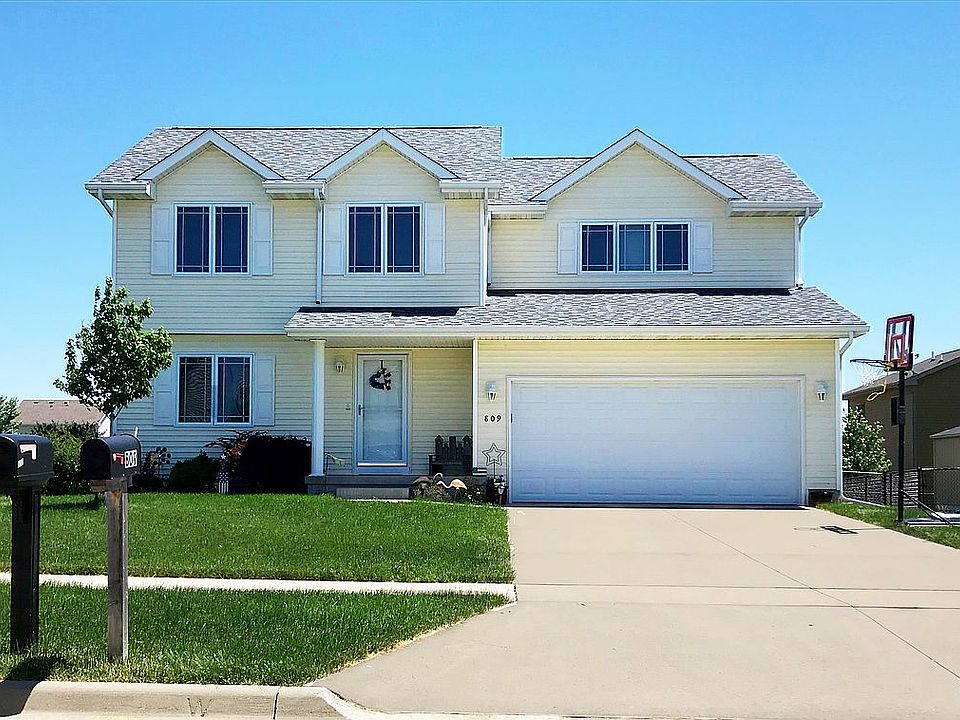 1st image of 809 NW Prairie Creek Dr