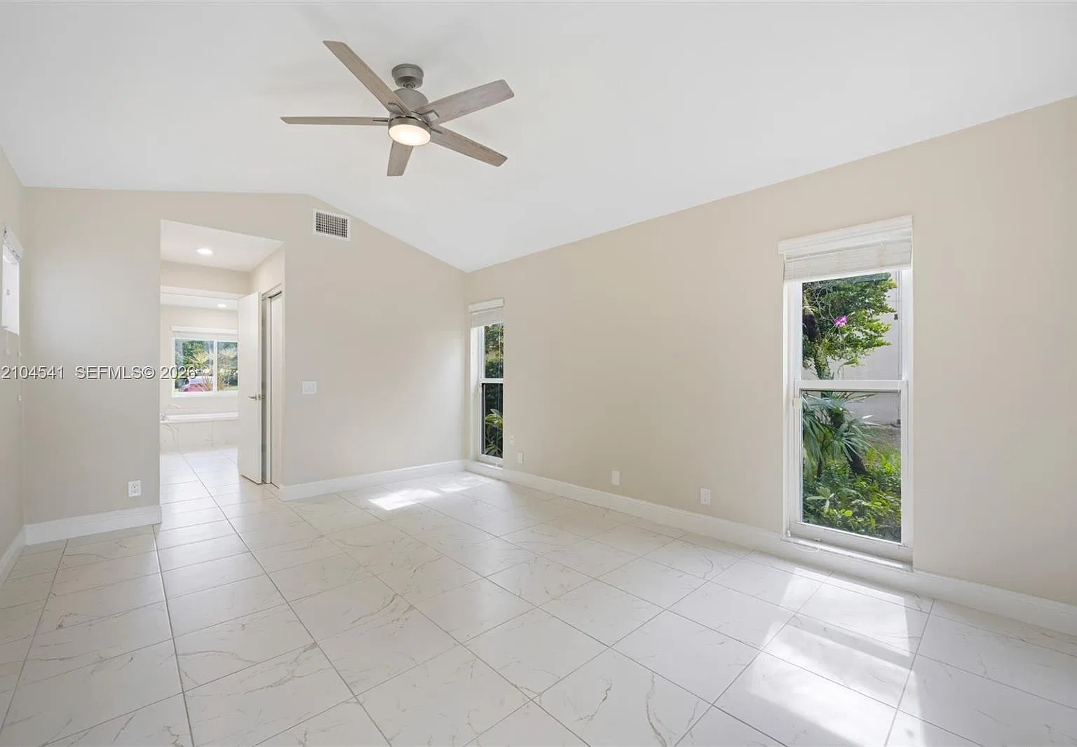 3 bed, 2.0 bath, 1777 sqft, $5,750 — Photo 4