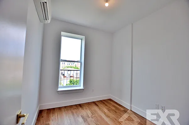 Rented by EXR | media 17