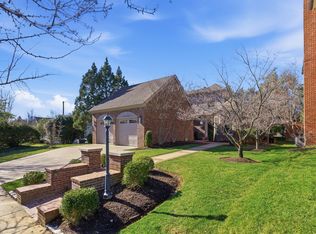 221 Holiday Rd, Lexington, KY 40502