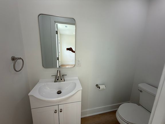 5th image of 327 Roxborough Ave #1