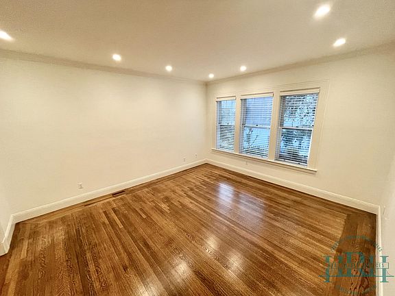 4th image of 1262 Sacramento St #1262