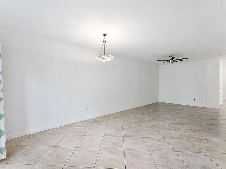 12756 Anthorne Ln S — Photo 2
