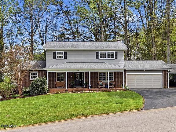 3rd image of 1415 Woodmont Dr