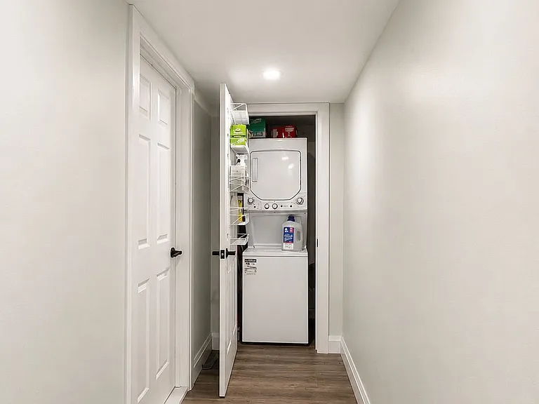 2610 Leonard St — Photo 24