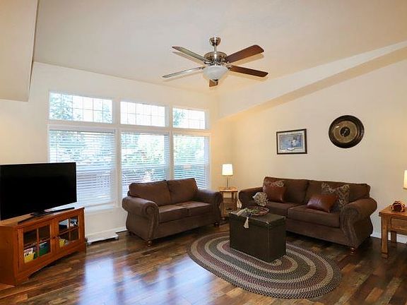 4th image of 3494 Hill Crest Dr
