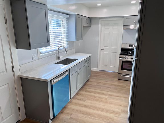 5th image of 667 E Plymouth St